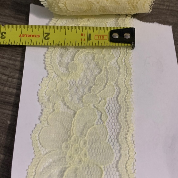 46 Yards of Assorted Flat Lace Fabric Bundle - Picture 7 of 9